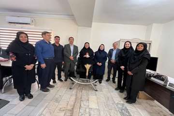 به مناسبت روز استاد و هفته آموزش معاونت محترم دانشگاه به همراه مدیران محترمشان از کارشناسان آموزش تقدیر وتشکر بعمل آوردند
